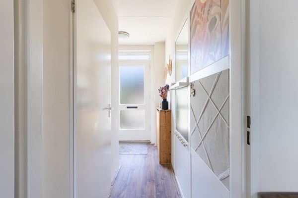 Foto - Te koop: Nette tussenwoning in het gezellige Klundert!